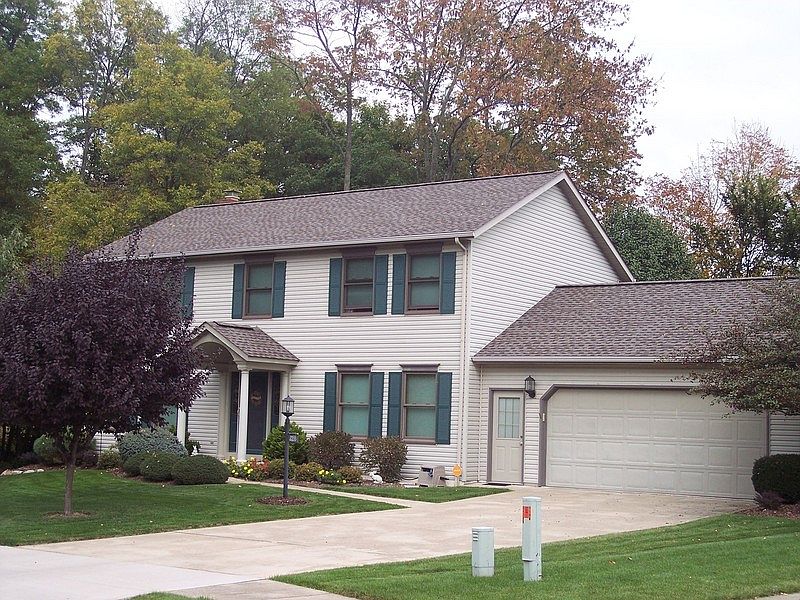 1st image of 2233 Oakcrest Ln