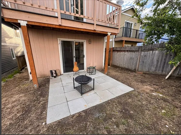 9226 Woodlawn Ave N, Seattle, WA 98103