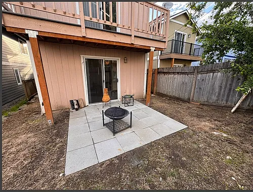 9226 Woodlawn Ave N Photo 1
