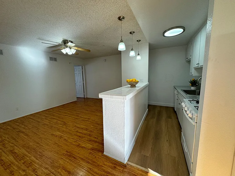 6736 Cleon Ave — Photo 36