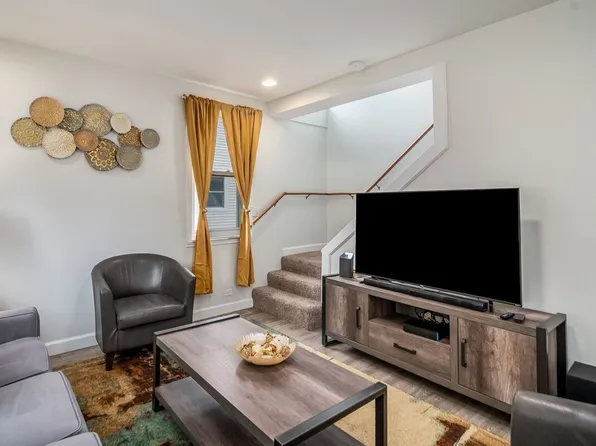 327 W School St #Id1285045p, Villa Park, IL 60181