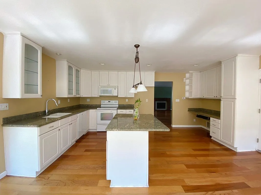2141 Elderway Dr — Photo 3