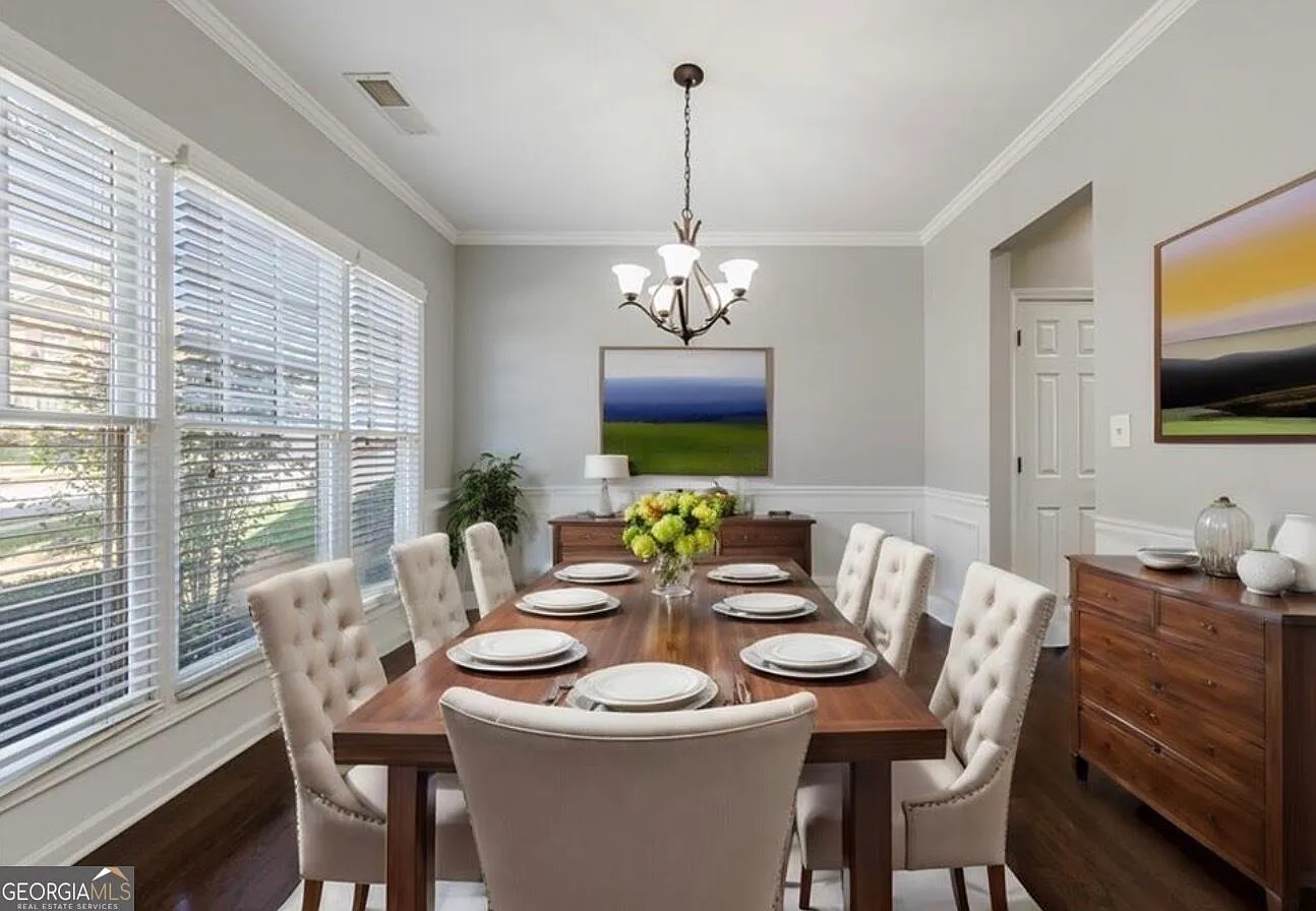 4 bed, 2.5 bath, 2493 sqft, $2,500 — Photo 2