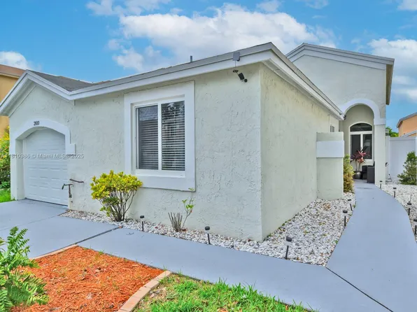 2810 River Run Cir E, Miramar, FL 33025