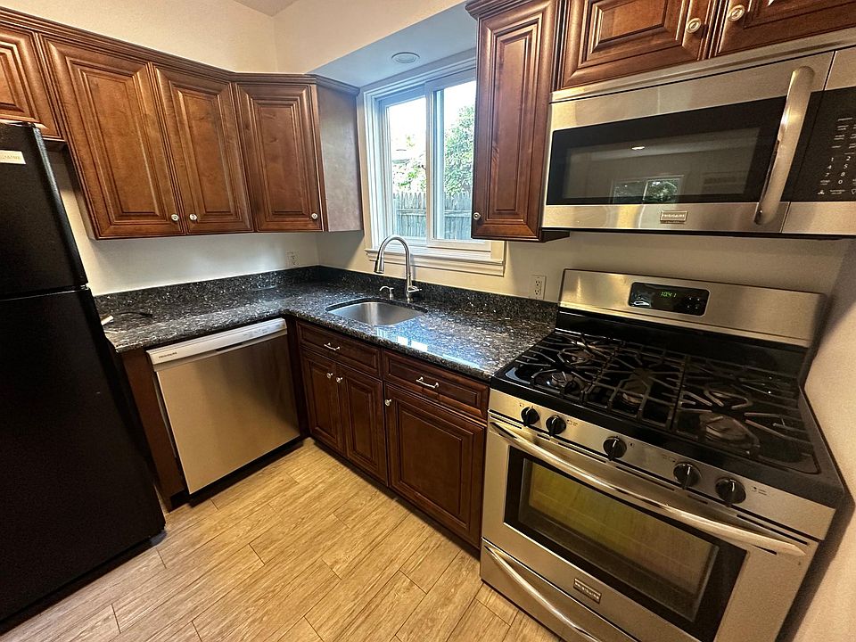 1st image of 209 W Main St Floor 1