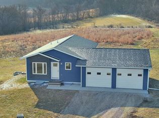 535 Hanover Hill Ln, Waukon, IA 52172