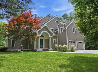 305 Westview Dr, Shelburne, VT 05482