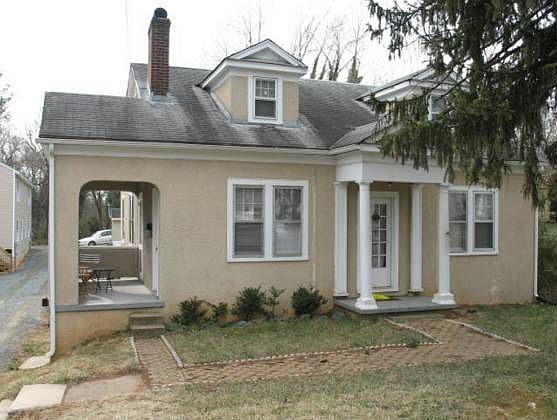 2nd image of 2312 Fontaine Ave