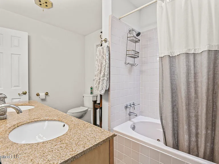 400 Ulman Ave — Photo 13