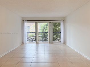 9055 Wiles Rd APT 204, Pompano Beach, FL 33067