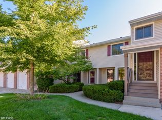 1008 Pine Tree Cir N, Buffalo Grove, IL 60089