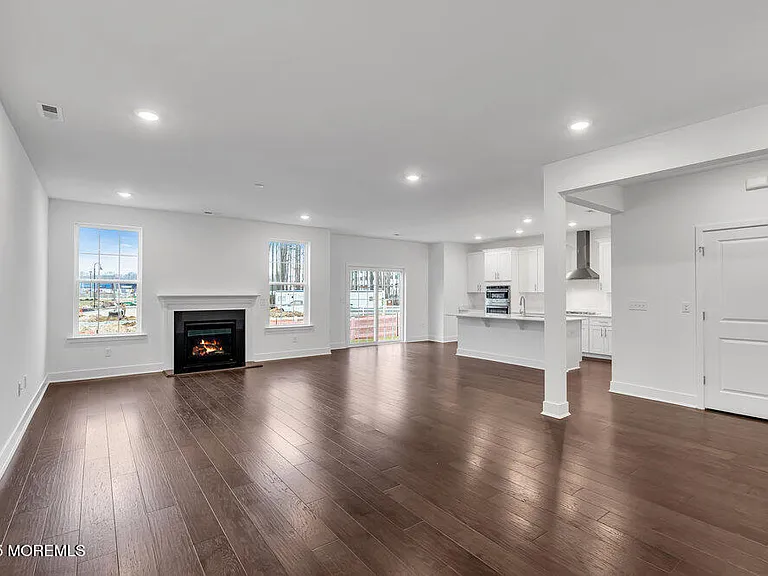 122 Woolley Ct — Photo 8