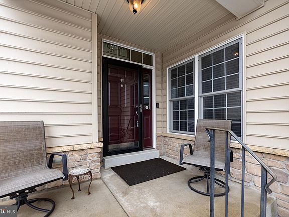 4th image of 812 E Kennedy Rd