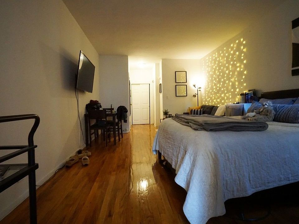 2nd image of 1409 2nd Ave #3R