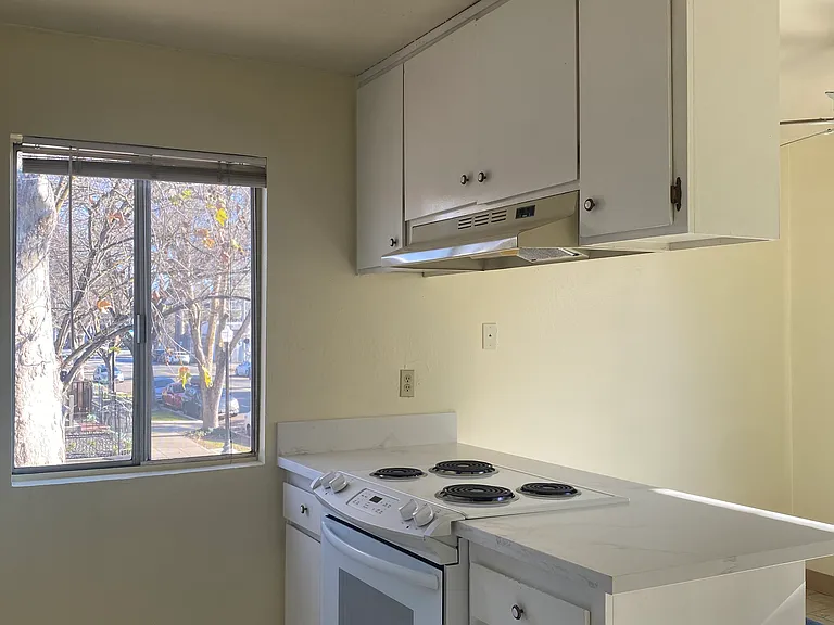 1831 H St #4 — Photo 6