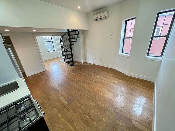 3rd image of 556 Kosciusko St #B4