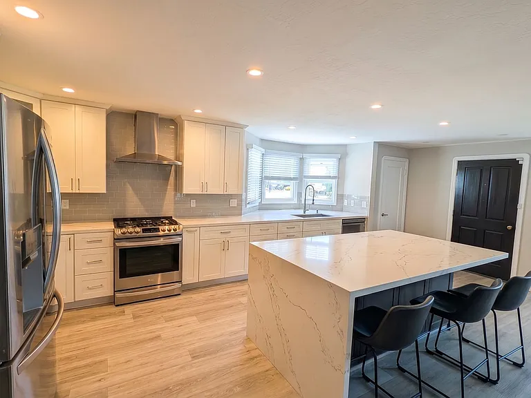 505 Lewis Ave — Photo 3
