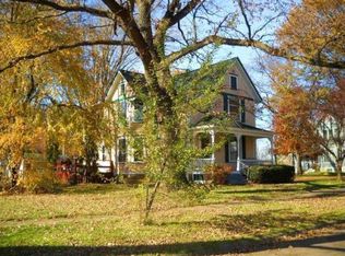 615 6th Ave NW, Mount Vernon, IA 52314