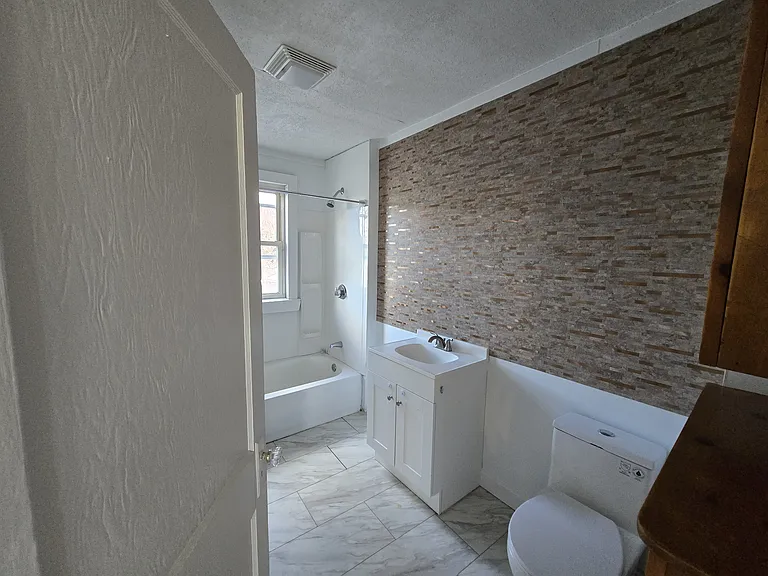 159 Greenwood St #2 — Photo 4