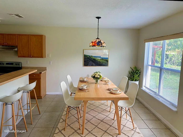 606 Robin Ln — Photo 4