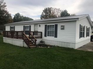 39 Sycamore Ave, Cedar Springs, MI 49319