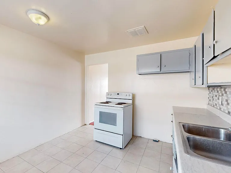 1033 Louisiana Blvd SE — Photo 17