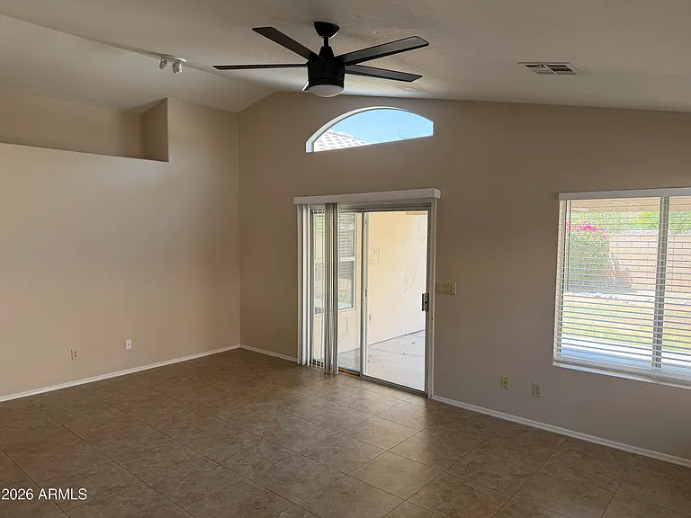 6814 W Louise Dr — Photo 3