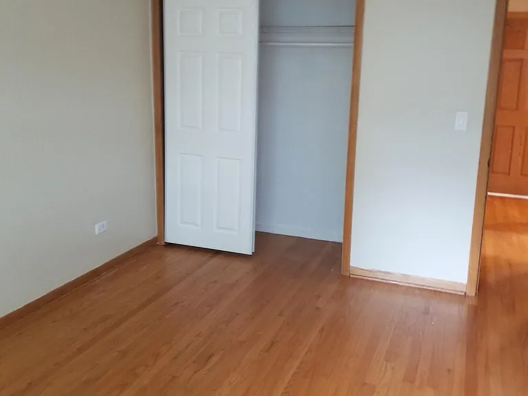 1st bedroom-closet