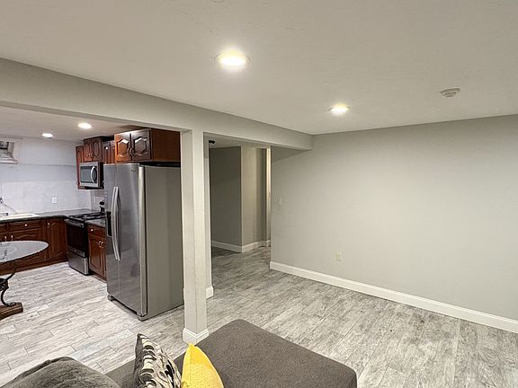 3rd image of 86 Maple St