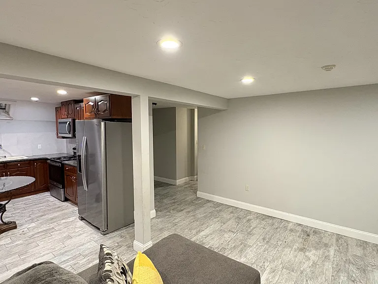 86 Maple St — Photo 3