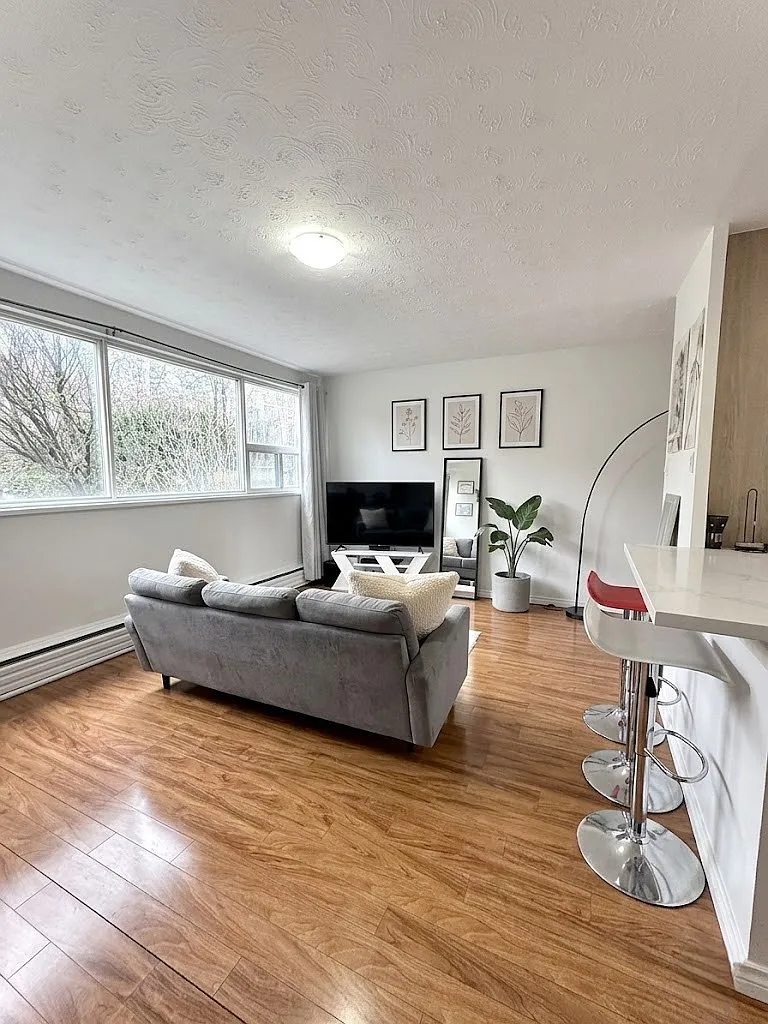 140 Springhurst Ave - 1 — Photo 4