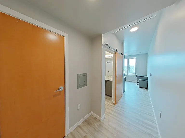 Ferry Street Flats - Modern Studios and Lofted units right by campus! — Photo 33