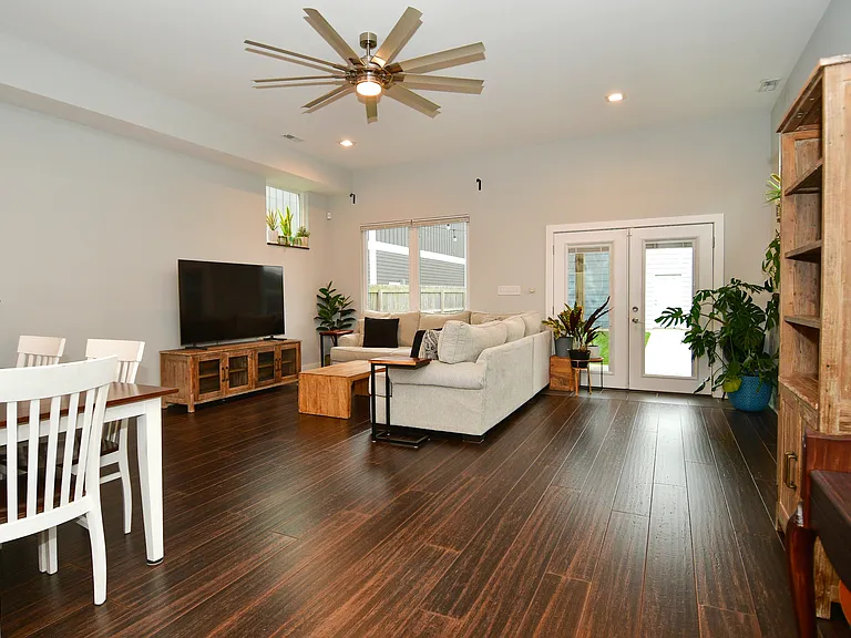 1426 Olive St — Photo 49