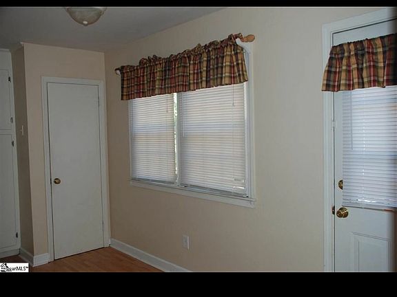 5th image of 13 Balfer Ct