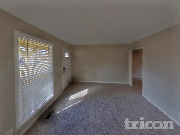 1706 Deerrun Rd — Photo 2
