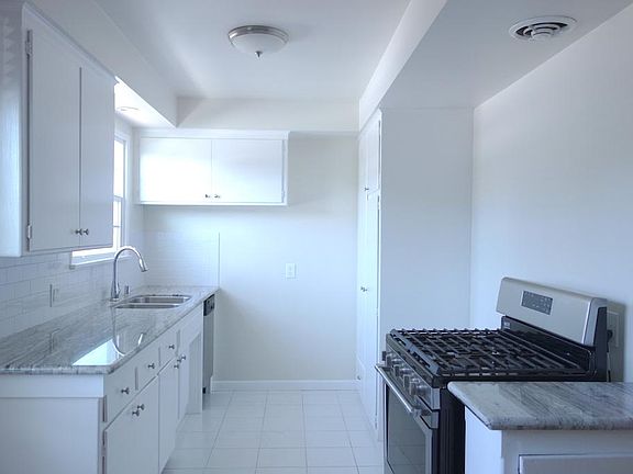 4th image of 440 Mission St APT D7