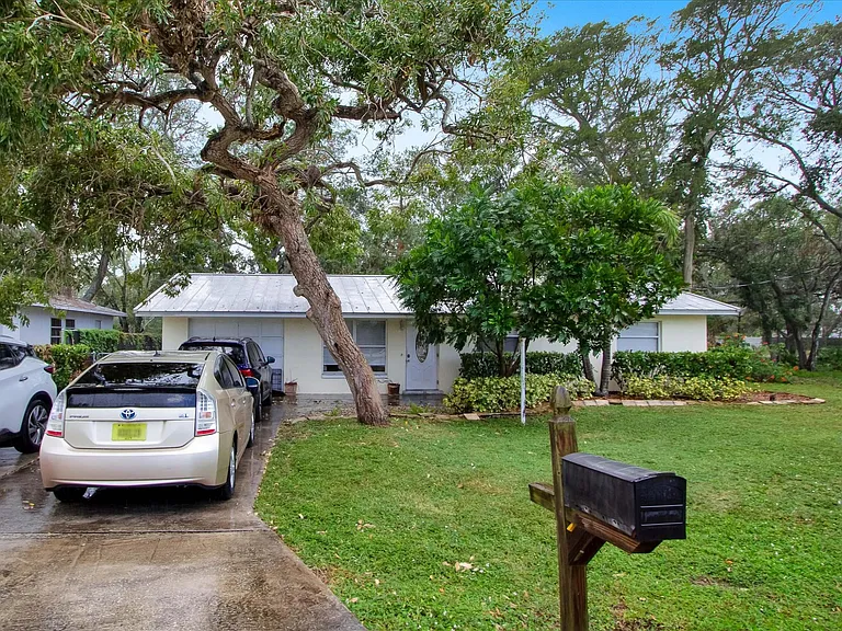 3400 Linden Dr — Photo 5