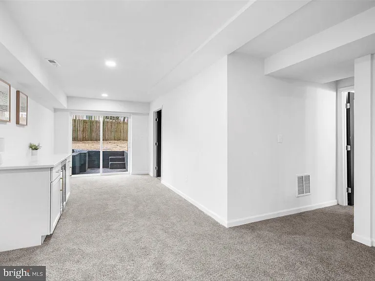 579 West Dr — Photo 8