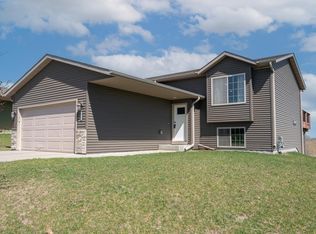 3927 Orchardview Ln NW, Rochester, MN 55901