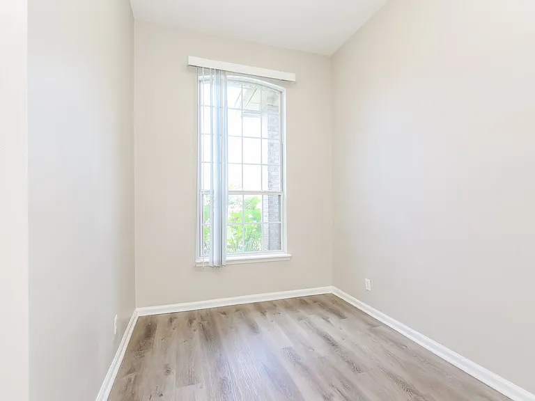12640 Ashmore Green Dr S — Photo 7