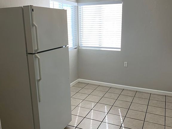 5th image of 394 Millar Ave