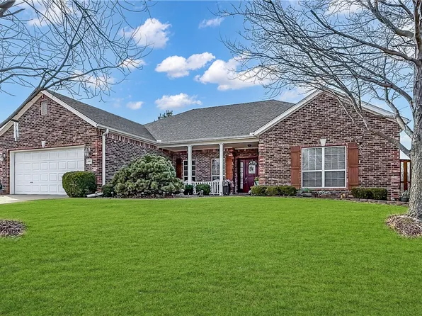 1661 N Cannondale Dr, Fayetteville, AR 72704