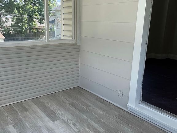 4th image of 112 Ridge Ave