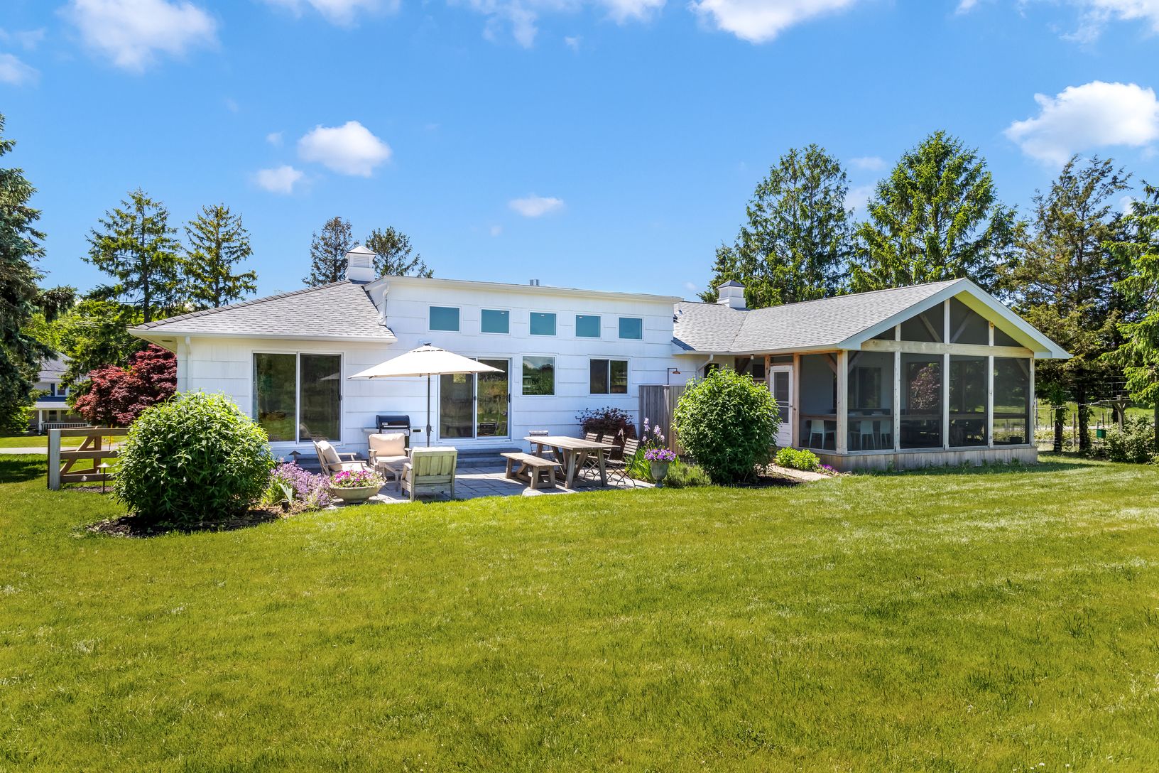  Backyard with Entertaining Space