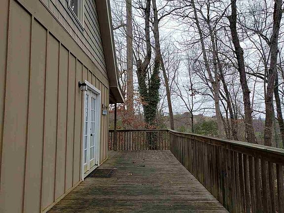 3rd image of 1836 Lakewood Dr