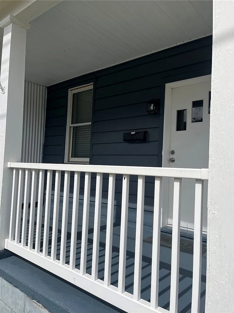 2 bed, $1,100 — Photo 2