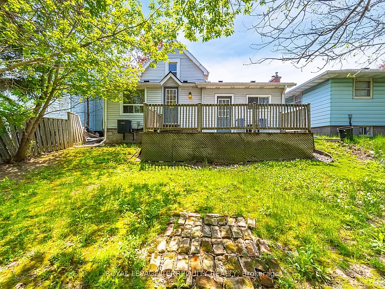 16 Royal Ave — Photo 41