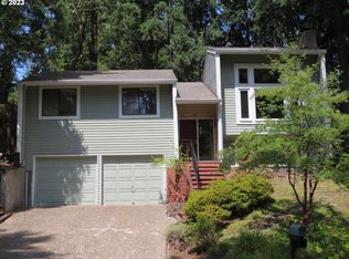 465 Lochmoor Pl, Eugene, OR 97405