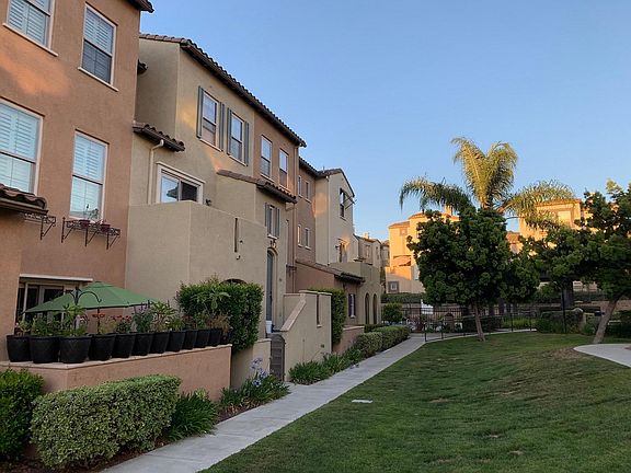 4th image of 389 Bishop Dr