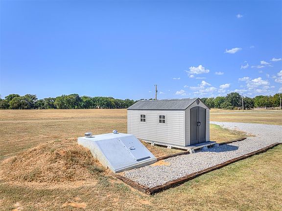5th image of 1598 Meridian Rd